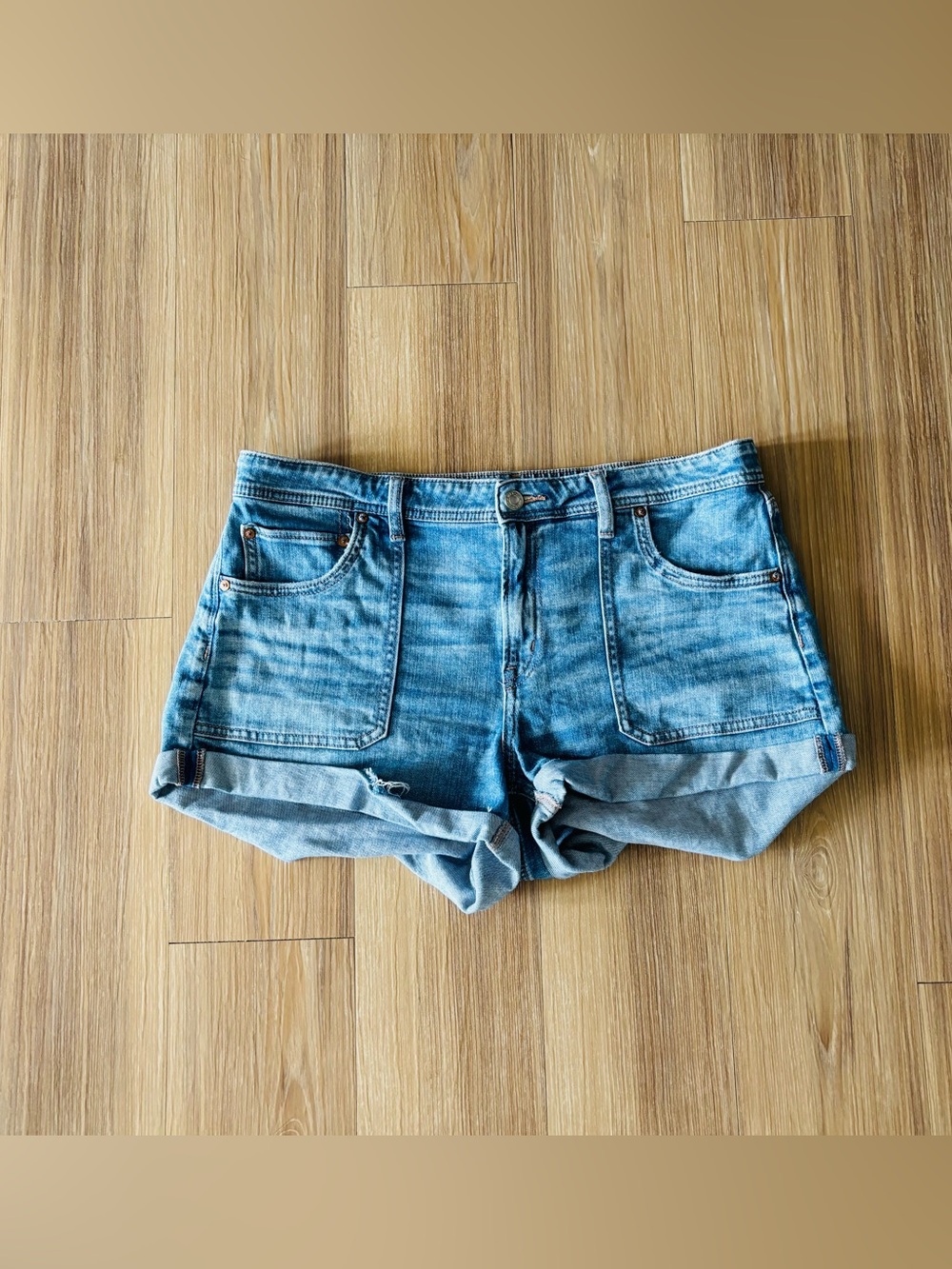 American Eagle Easy Shortie Light Wash Shorts Elastic Waist Distressed Womens 12